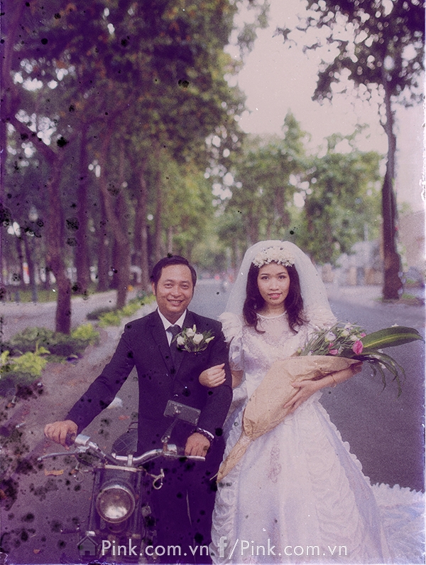 Album ảnh được đặt tên là “Cái tình ngày xưa” là một album cưới tái hiện lại khung cảnh Sài Gòn những năm thập niên 80…