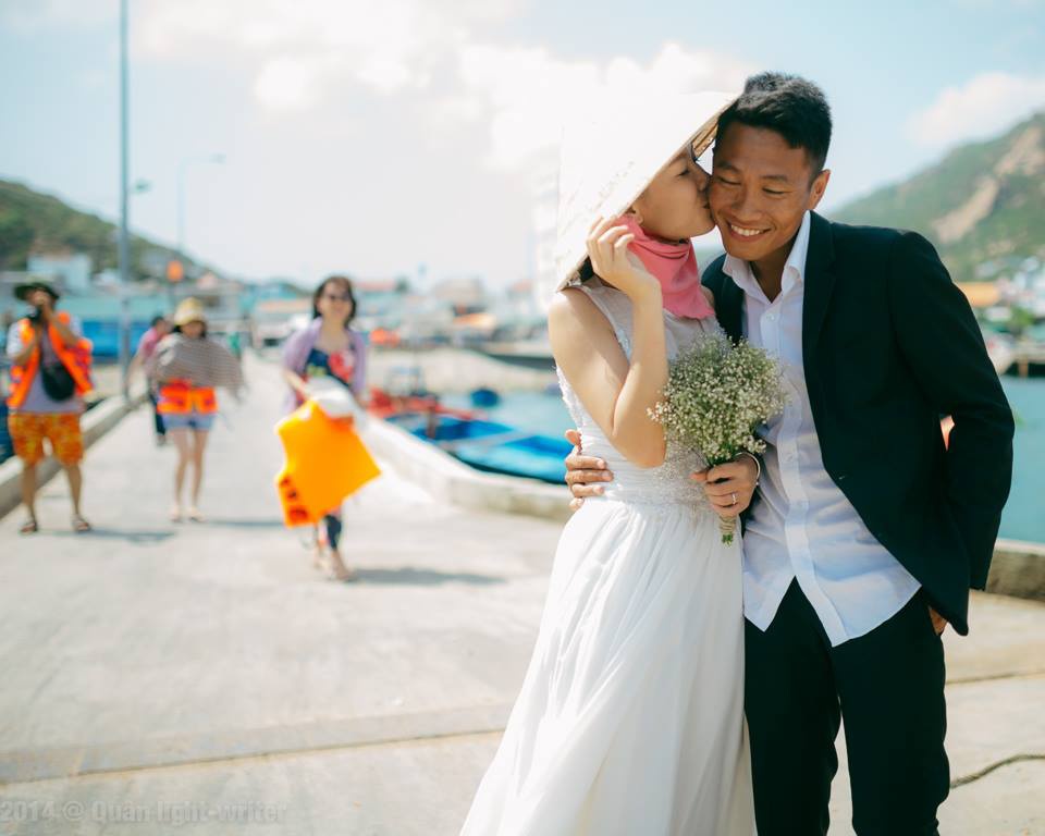 Bộ ảnh cưới chụp ở đảo Bình Ba đẹp quá, đâu cần phải chụp ở studio sang chảnh đâu